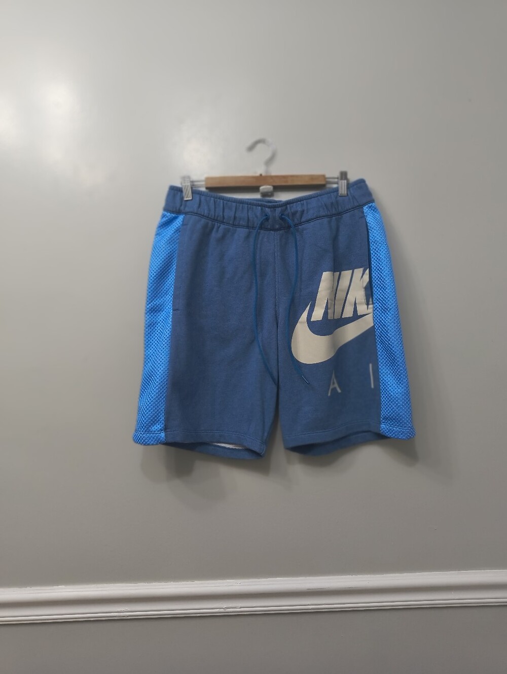 Nike Men's Shorts Blue White Mesh Side Panels L Basketball Streetwear Casual